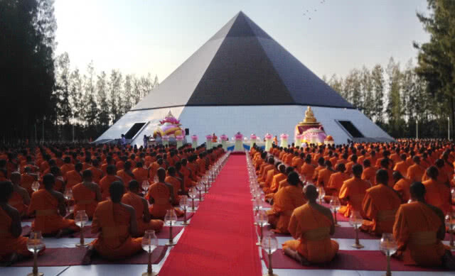 ศิษย์ธรรมกายร่วมถวายสังฆทาน 101 วัด