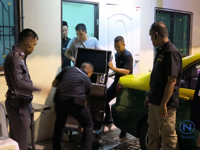 ตร.บุกทลายบ่อนเย้ยกฏหมายย่านดอนเมือง รวบ34นักพนัน ยึดของกลางอุปกรณ์การเล่นอื้อ!!