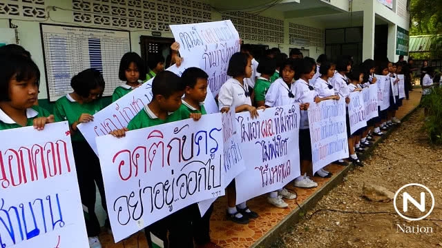 นักเรียนชุมนุมไล่ ผอ.ร.ร.ไทยรัฐวิทยา 66