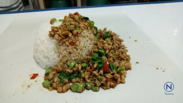 ขายกระเพราห่อละ20บาท เอื้ออาทรผู้มีรายได้น้อย