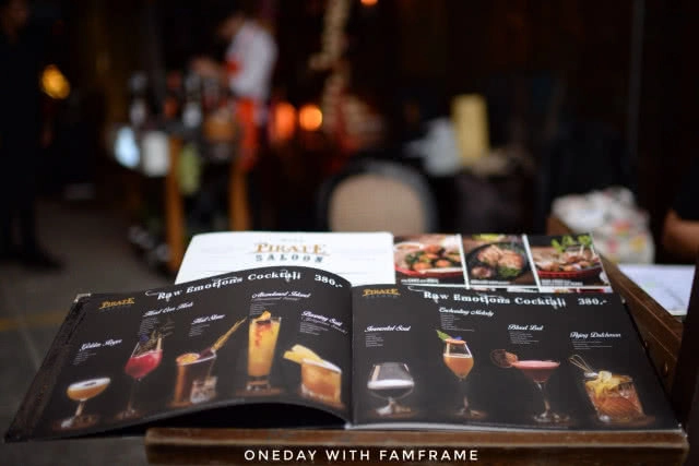 "ชวนไปสวมวิญญาณโจรสลัด ที่ "Pirate Arena" 
กับห้องลับ ที่ไม่ลับ ใจกลางทองหล่อ"