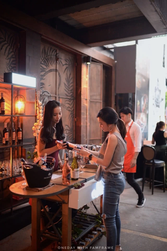 "ชวนไปสวมวิญญาณโจรสลัด ที่ "Pirate Arena" 
กับห้องลับ ที่ไม่ลับ ใจกลางทองหล่อ"