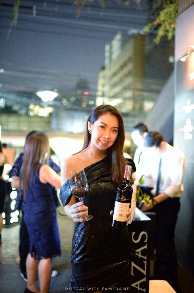 "ชวนไปสวมวิญญาณโจรสลัด ที่ "Pirate Arena" 
กับห้องลับ ที่ไม่ลับ ใจกลางทองหล่อ"