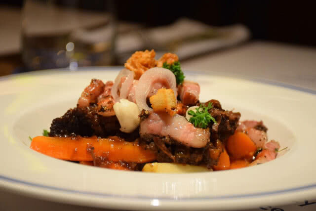 อร่อยปักหมุด : "บราสเซอรี กอร์ดองนิเย่ร์" ร้านอาหารฝรั่งเศสที่มีกลิ่นอายของฝรั่งเศสยุคปี 1930