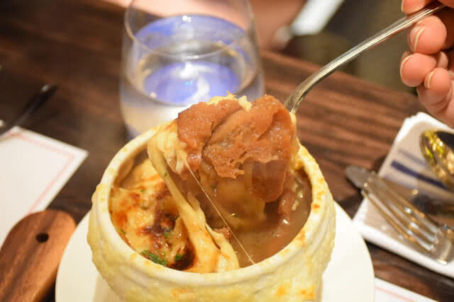 อร่อยปักหมุด : "บราสเซอรี กอร์ดองนิเย่ร์" ร้านอาหารฝรั่งเศสที่มีกลิ่นอายของฝรั่งเศสยุคปี 1930