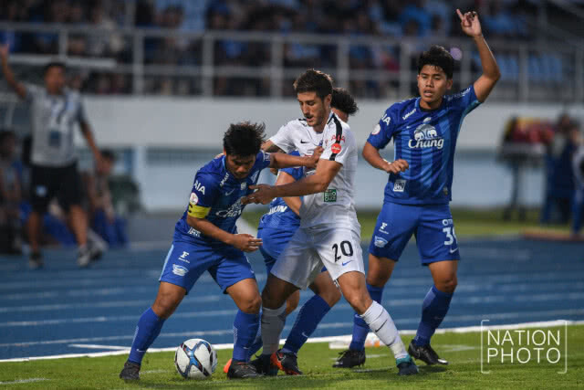 บางกอกกล๊าส เอฟซี ชนะ ชลบุรี เอฟซี 2-0