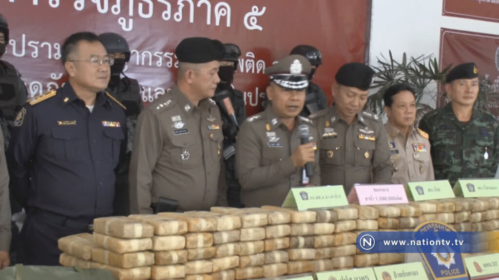 รวบ 3 ผู้ต้องหาหลบด่าน
พร้อมยาบ้ากว่าล้านเม็ด
สารภาพ"เสี่ยโป้"ว่าจ้าง