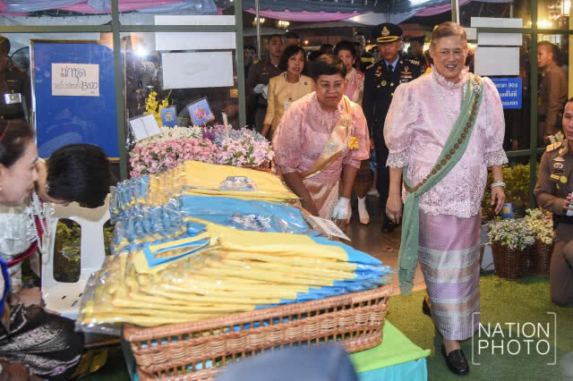 สมเด็จพระเทพฯ  ทอดพระเนตรงานอุ่นไอรัก คลายความหนาว