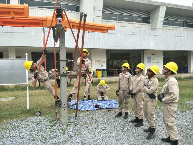 จบ ปวช. ร.ร.ช่างไฟฟ้า รับ 1.2 หมื่น