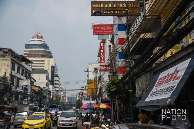 "เราไม่เอาสะพาน!" ชาวสำเพ็งติดป้ายค้านสะพานข้ามแม่น้ำเจ้าพระยา(ภาพชุด)