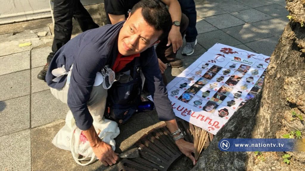 "เอกชัย" ไม่เลิก! ปักธูป 36 ดอก หน้าทำเนียบฯ ไล่สิ่งไม่ดี "เอกชัย" ไม่เลิก! ปักธูป 36 ดอก หน้าทำเนียบฯ ไล่สิ่งไม่ดี