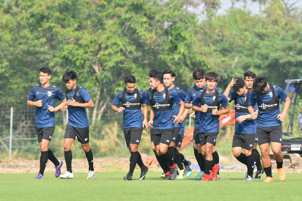 ช้างศึก ยู19 ติวเข้มเกมรับ! อิสสระ เผยมาตรฐานการเลือกนักเตะลุยดูไบคัพ