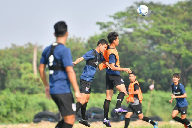 ช้างศึก ยู19 ติวเข้มเกมรับ! อิสสระ เผยมาตรฐานการเลือกนักเตะลุยดูไบคัพ
