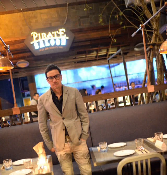 U can eat Meet กับ ปูน :: สายแฮงค์เอาท์ ต้องเช็คอิน Pirate Arena