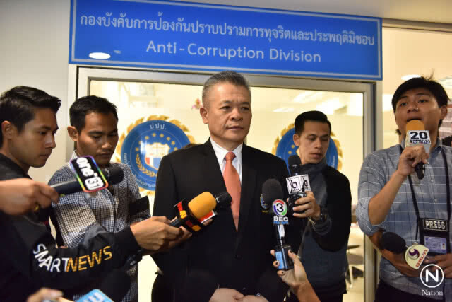ครูปรีชา-เจ๊บ้าบิ่น-เจ๊พัช  เข้ารับทราบข้อหา