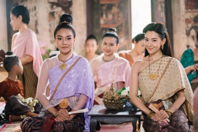 กระแสออเจ้า... บุพเพสันนิวาส ร้านให้เช่าชุดไทยเฮ คนแห่เช่าแน่น ชุดไทยสไบและชุดไทยร.5 เป็นที่นิยม