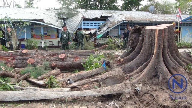 ​พายุถล่มบุรีรัมย์ ร.ร. 3 แห่งเสียหาย ลมพัดบ้านพังทับบาดเจ็บ 4 ราย