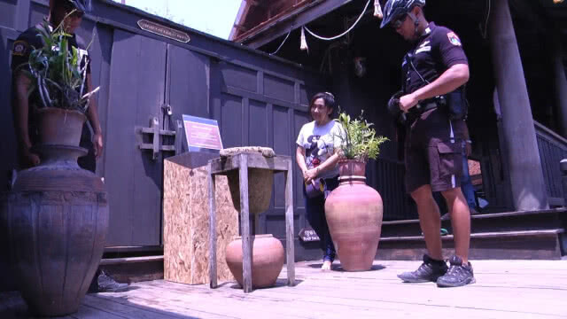 ภรรยาพ่อเมืองอยุธยา นำแม่บ้านมหาดไทยแต่งไทยตามรอยออเจ้าการะเกด