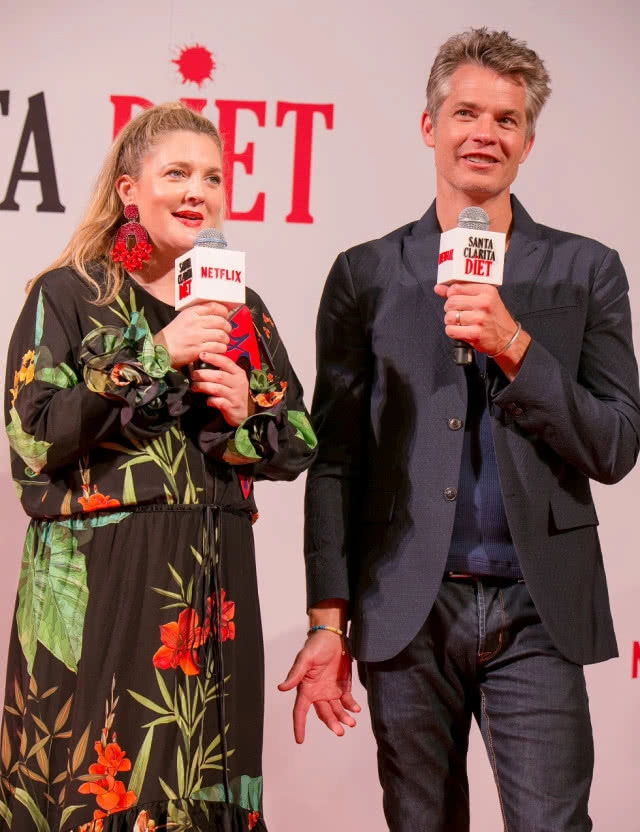 "ดรูว์ แบร์รีมอร์-ทิมโมที โอลิแฟนท์" เปิดตัวซีรีส์ ซานต้า คลาริต้า ไดเอต ซีซัน 2