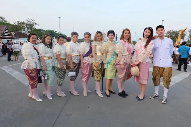 กระแสออเจ้า... บุพเพสันนิวาส ร้านให้เช่าชุดไทยเฮ คนแห่เช่าแน่น ชุดไทยสไบและชุดไทยร.5 เป็นที่นิยม