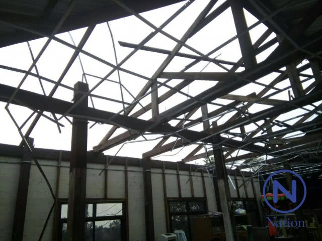 ​พายุถล่มบุรีรัมย์ ร.ร. 3 แห่งเสียหาย ลมพัดบ้านพังทับบาดเจ็บ 4 ราย