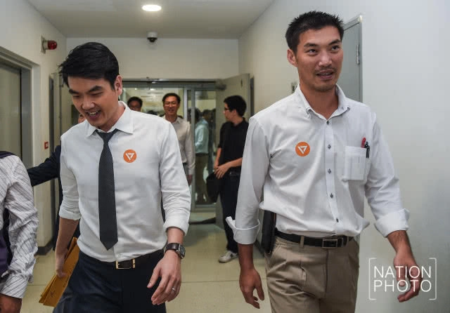 จดแล้ว! "ธนาธร" ยื่นจัดตั้งพรรคอนาคตใหม่ ที่ กกต.