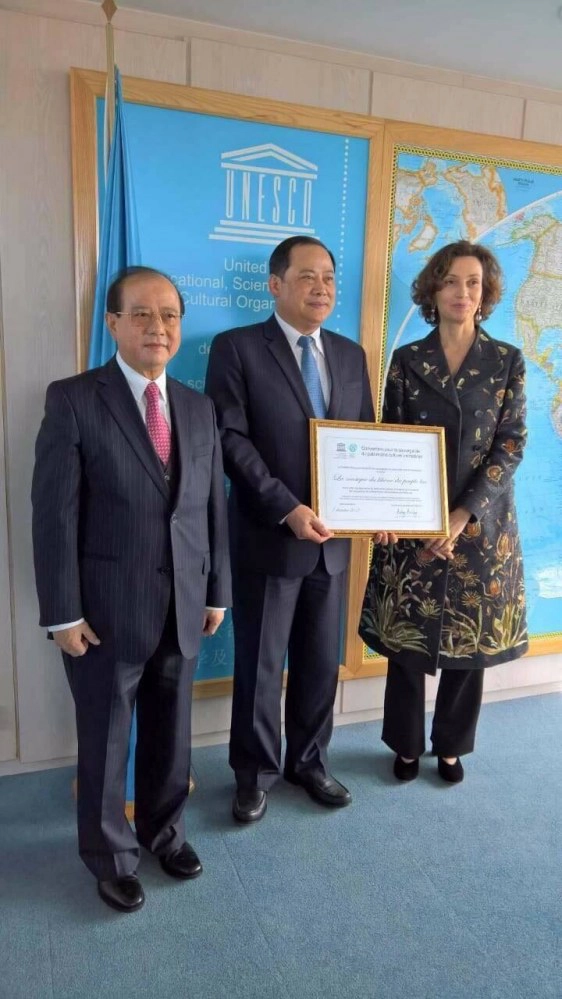 รู้ไว้นะออเจ้า!! "รำวงลาว" มรดกโลก ที่จับต้องไม่ได้ รัฐฝั่งขวาดันสุดตัว