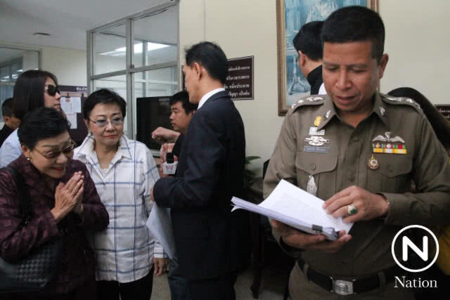 2 ป้าทุบรถ โร่พบตร.แจ้งความกลับสาวคู่กรณี ข้อหาแจ้งความเท็จ