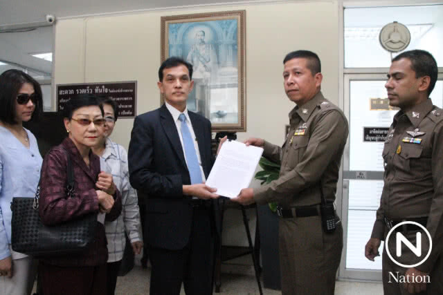 2 ป้าทุบรถ โร่พบตร.แจ้งความกลับสาวคู่กรณี ข้อหาแจ้งความเท็จ