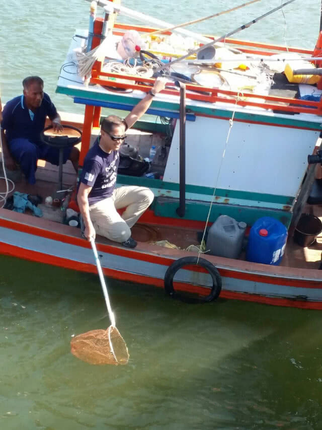 รมว.ท่องเที่ยว ร่วมกิจกรรม Trash Zero เก็บขยะบริเวณชายหาด