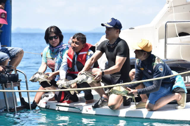 รมว.ท่องเที่ยว ร่วมกิจกรรม Trash Zero เก็บขยะบริเวณชายหาด
