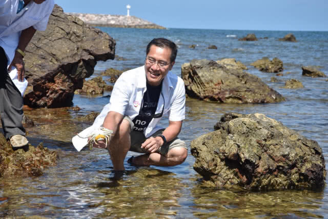 รมว.ท่องเที่ยว ร่วมกิจกรรม Trash Zero เก็บขยะบริเวณชายหาด