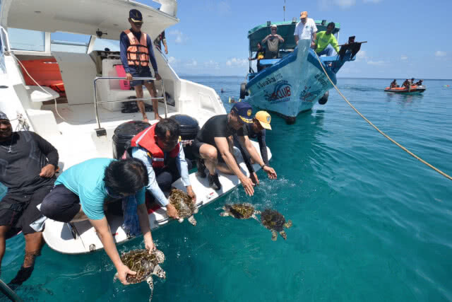 รมว.ท่องเที่ยว ร่วมกิจกรรม Trash Zero เก็บขยะบริเวณชายหาด