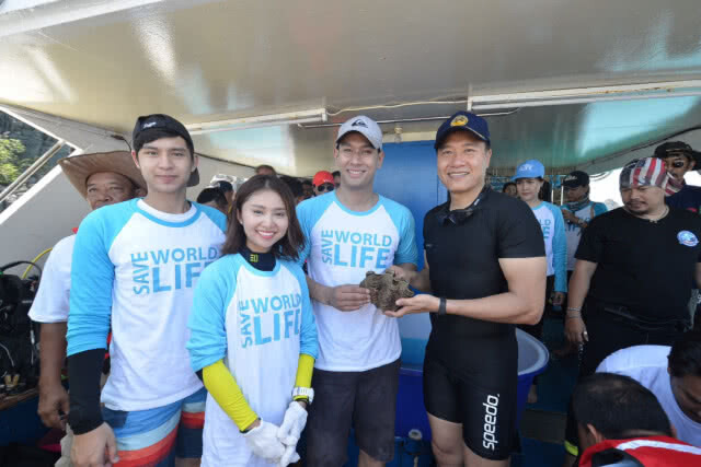 รมว.ท่องเที่ยว ร่วมกิจกรรม Trash Zero เก็บขยะบริเวณชายหาด