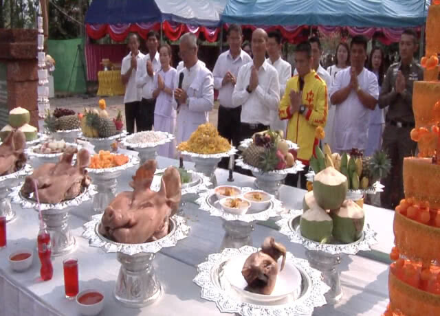 "เจ้าแหลม" ร่วมพิธีตักน้ำศักดิ์สิทธิ์ ขึ้น 2 ค่ำเดือน 5
