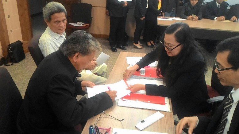 คอมฯ วงแตก สายเหลืองตั้งพรรค เดินแนวทางสภา?