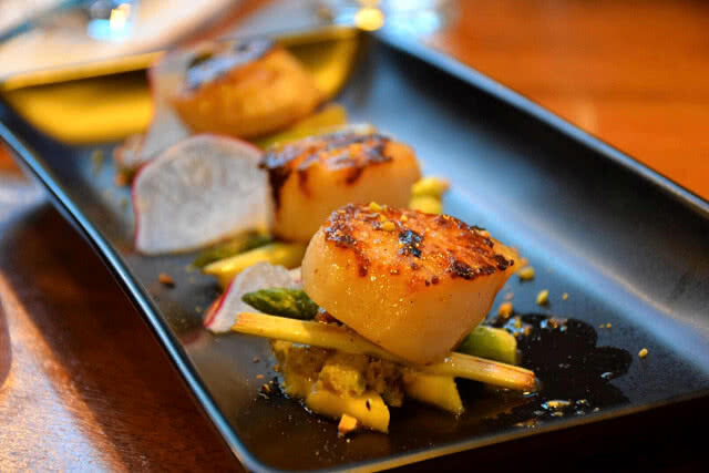 อร่อยปักหมุด : Link Cuisine & Bar แหล่งแฮงค์เอาท์รูปแบบใหม่กลางซอยเย็นอากาศย่านสาทร