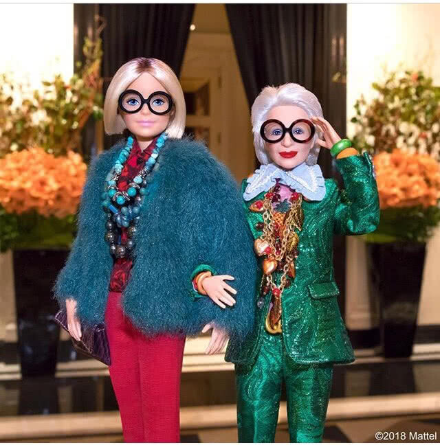 Iris Apfel ในวัย 96 ปี!
กลายร่างเป็น"ตุ๊กตาบาร์บี้"