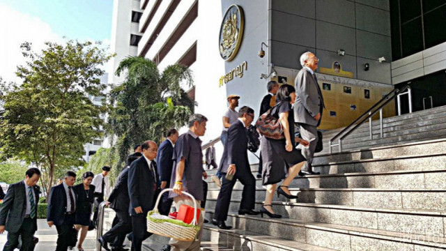 "สุเทพ" นำทีม กปปส. ขึ้นศาลพร้อมกันครั้งแรก สู้ข้อหากบฏ