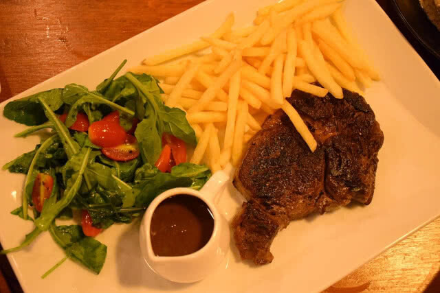 อร่อยปักหมุด : Link Cuisine & Bar แหล่งแฮงค์เอาท์รูปแบบใหม่กลางซอยเย็นอากาศย่านสาทร