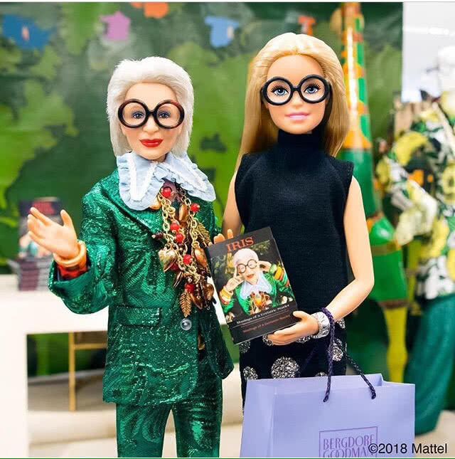 Iris Apfel ในวัย 96 ปี!
กลายร่างเป็น"ตุ๊กตาบาร์บี้"
