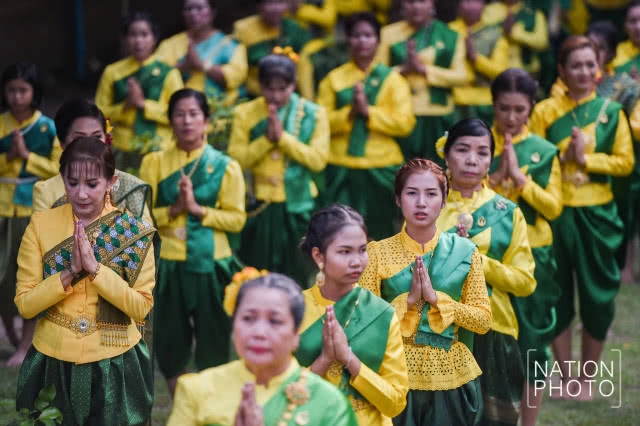 แต่งชุดไทย ตามรอยออเจ้า "บุพเพสันนิวาส" ณ เมืองละโว้