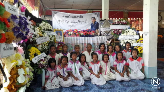 ร่ำไห้ระงม! ส่งศพ "ครูเจี๊ยบ" เสียสละสอน นร.ชาวเขา กว่า 20 ปี
