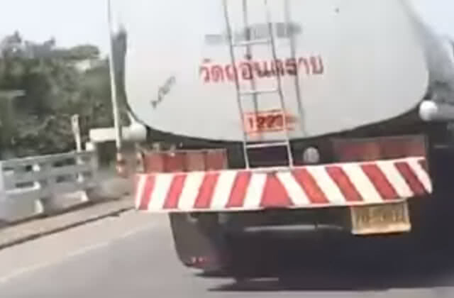 บรรทุกตัดหน้ากะบะ ทำกะบะเสียหลัก
