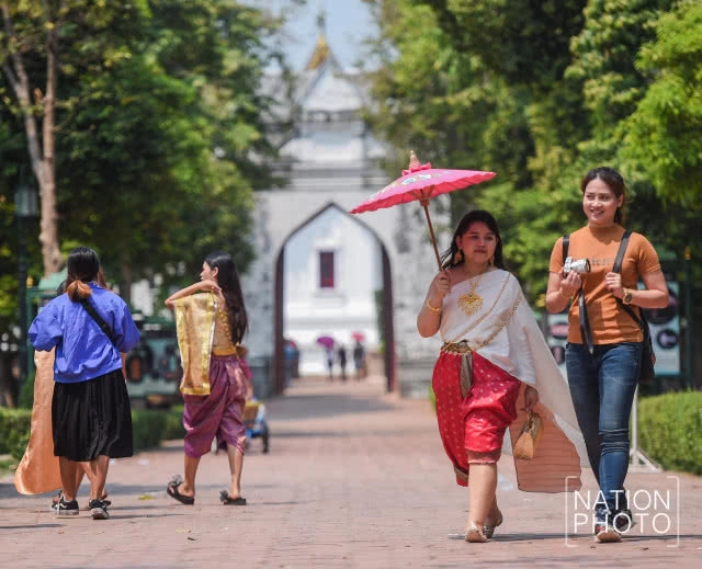 แต่งชุดไทย ตามรอยออเจ้า "บุพเพสันนิวาส" ณ เมืองละโว้