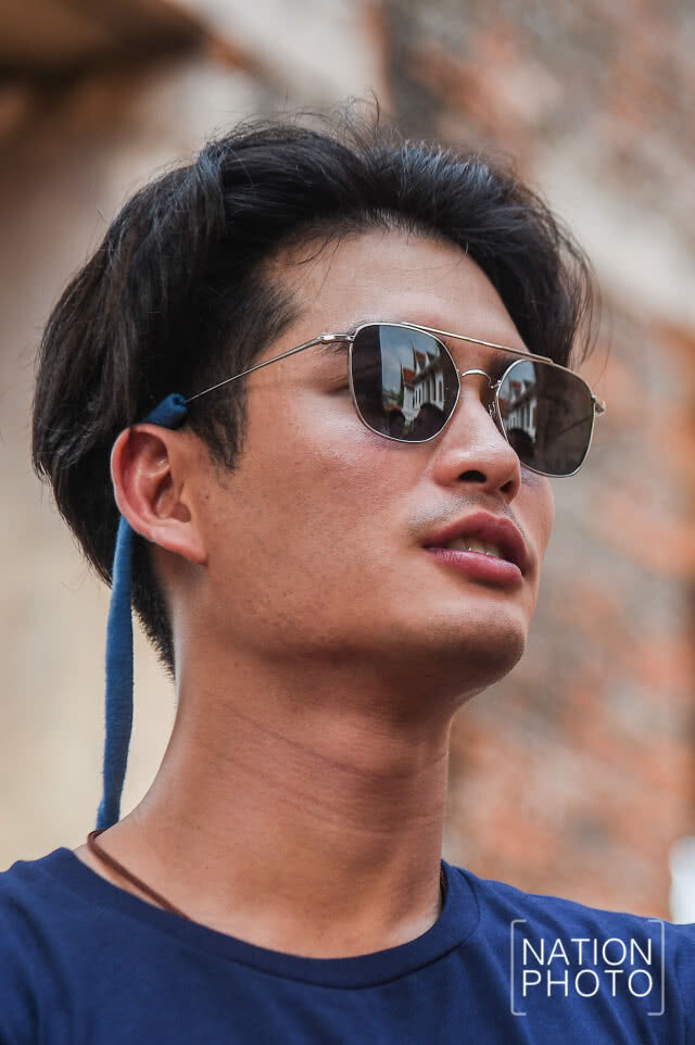 หมื่นเรือง (ปั่นจั่น) -หมื่นเดช (โป๊ป) -จ้อย (โมสต์) 
ร่วมบวงสรวงสมเด็จพระนารายณ์มหาราช