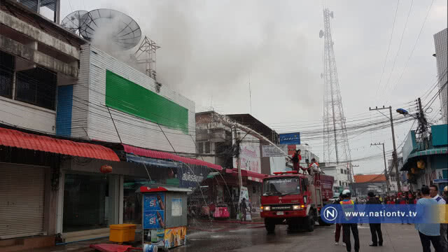 เจ้าของร้านวิ่งหนีตายเพลิงไหม้ร้านเสื้อใกล้ห้างดังเมืองสุรินทร์