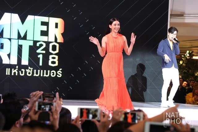 "โป๊ป-เบลล่า"ออกงานคู่ครั้งแรก ภูมิใจมีส่วนทำให้คนไทยหันมารักชาติ