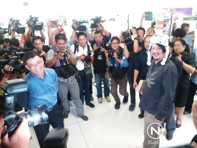 "บก.ลายจุด" ยื่นจดแจ้งพรรค "เกรียน"