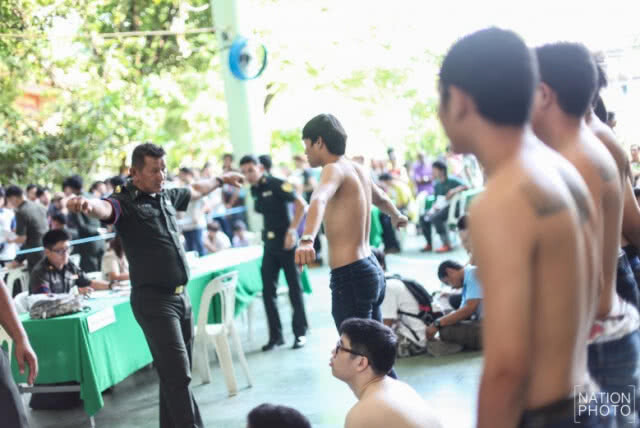 "มิ๊ก ทองระย้า" ตบเท้าสมัครทหาร!